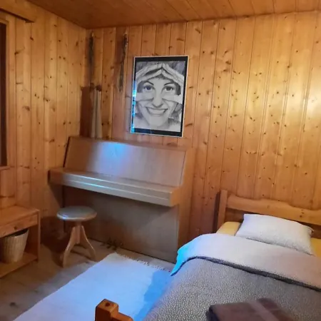 克劳迪伊丽莎白米谢尔罗德度特尔住宿加早餐旅馆 Le Châble