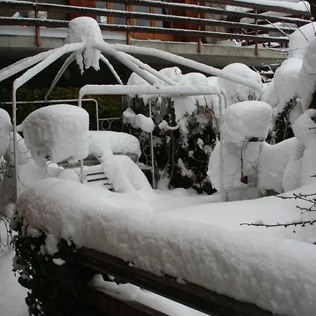 Claudy Et Elizabeth Michellod-dutheil *